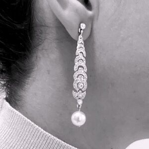 Rhinestone chandelier silver tone Q earrings with drop pearl